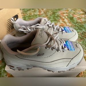 Sketchers 10 wide , d’ lites